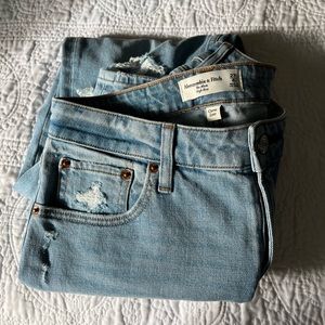 BRAND NEW Abercrombie Curve Love Mom Jeans